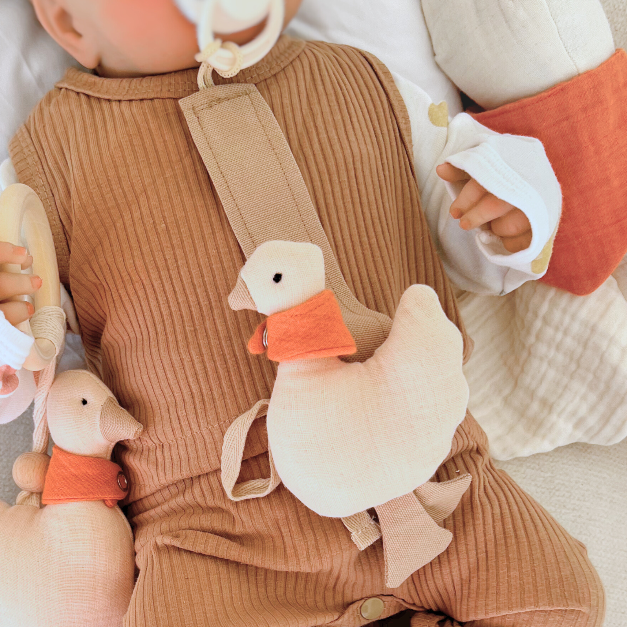 Lilly die Kuschelente - Schnullerkette